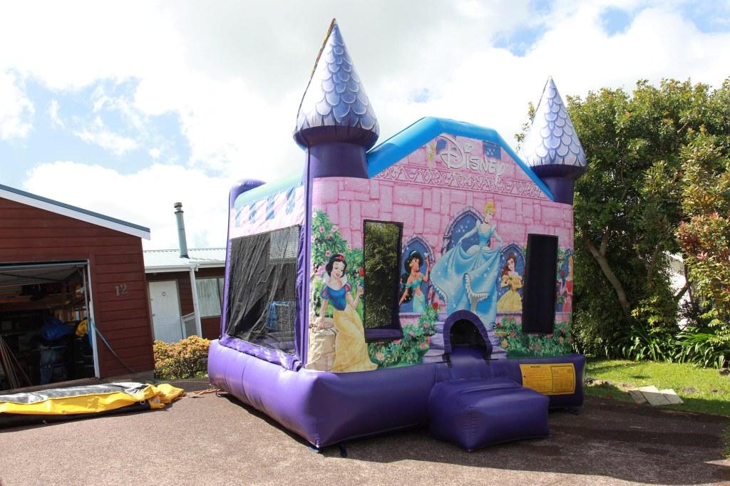Bouncy castles and how to use them in a party